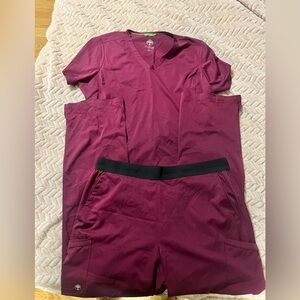 Healing hands Burgundy (wine) Scrub Set